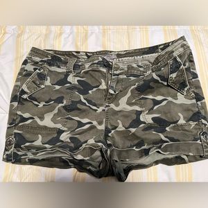 Torrid camo shorts size 20